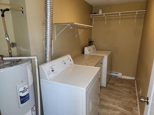 32-562 Edison Road, Thunder Bay, ON - Indoor Photo Showing Laundry Room