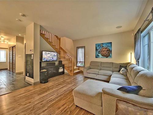 Living room - 671 Rue Des Bernaches, Saint-Lambert-De-Lauzon, QC - Indoor Photo Showing Living Room