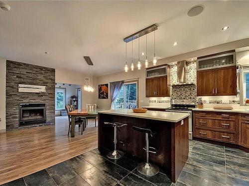 Kitchen - 671 Rue Des Bernaches, Saint-Lambert-De-Lauzon, QC - Indoor Photo Showing Kitchen With Fireplace