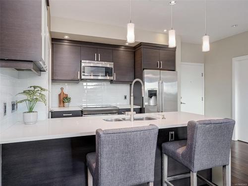 204-2589 Penrhyn St, Saanich, BC - Indoor Photo Showing Kitchen With Double Sink With Upgraded Kitchen