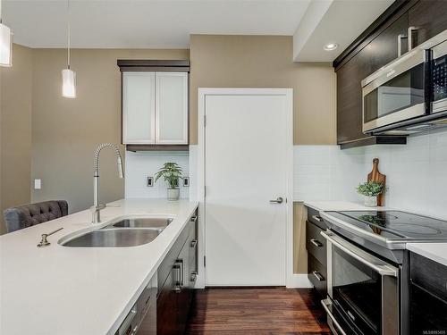 204-2589 Penrhyn St, Saanich, BC - Indoor Photo Showing Kitchen With Double Sink With Upgraded Kitchen