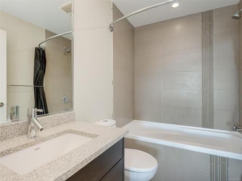 204-2589 Penrhyn St, Saanich, BC - Indoor Photo Showing Bathroom