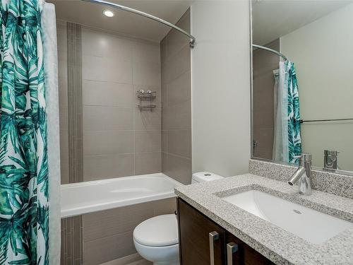 204-2589 Penrhyn St, Saanich, BC - Indoor Photo Showing Bathroom