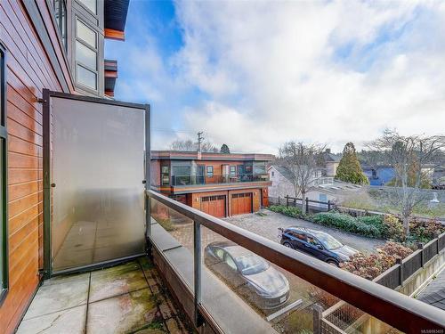 204-2589 Penrhyn St, Saanich, BC - Outdoor With Balcony With Exterior