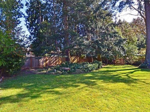 1838 Dunnett Cres, Saanich, BC 