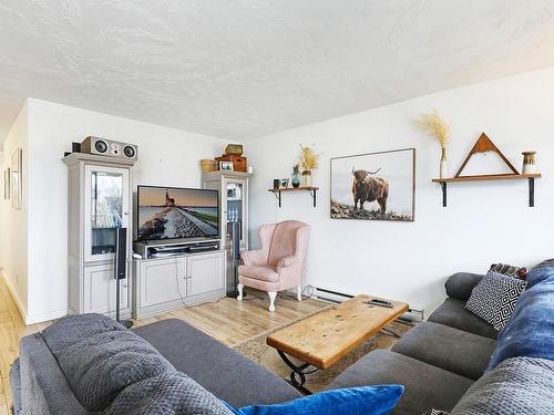 B-1963 Noort Pl, Courtenay, BC - Indoor Photo Showing Living Room