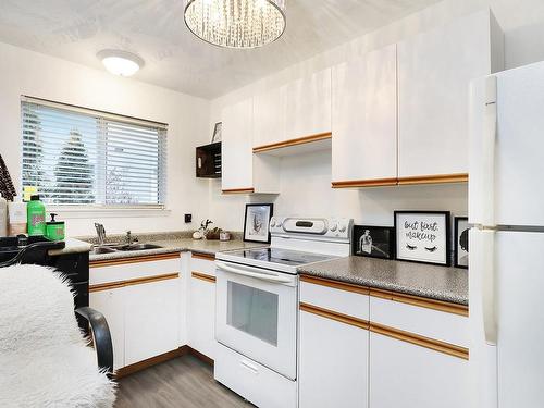 B-1963 Noort Pl, Courtenay, BC - Indoor Photo Showing Kitchen With Double Sink