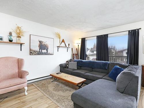 B-1963 Noort Pl, Courtenay, BC - Indoor Photo Showing Living Room