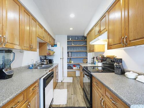 B-1963 Noort Pl, Courtenay, BC - Indoor Photo Showing Kitchen With Double Sink