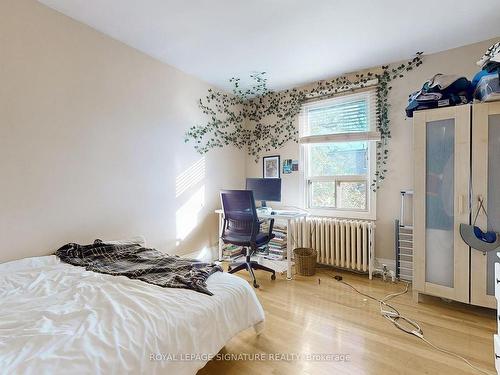 134 Pendrith St, Toronto, ON - Indoor Photo Showing Bedroom