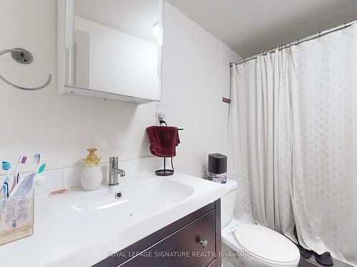 134 Pendrith St, Toronto, ON - Indoor Photo Showing Bathroom