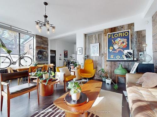 134 Pendrith St, Toronto, ON - Indoor Photo Showing Living Room