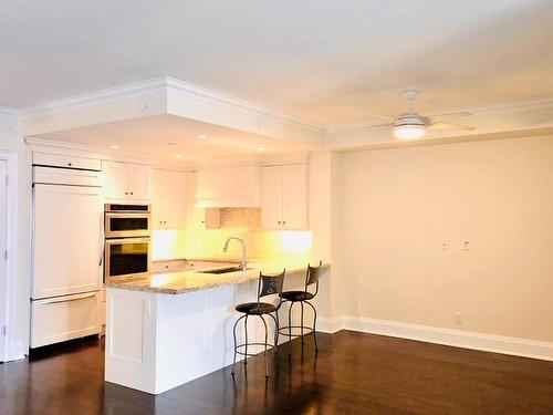 617-1888 Bayview Ave, Toronto, ON - Indoor Photo Showing Kitchen