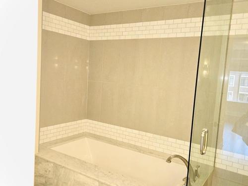 617-1888 Bayview Ave, Toronto, ON - Indoor Photo Showing Bathroom