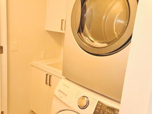 617-1888 Bayview Ave, Toronto, ON - Indoor Photo Showing Laundry Room