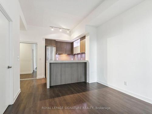 401-170 Sumach St, Toronto, ON - Indoor Photo Showing Kitchen