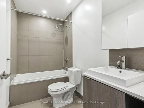 401-170 Sumach St, Toronto, ON - Indoor Photo Showing Bathroom