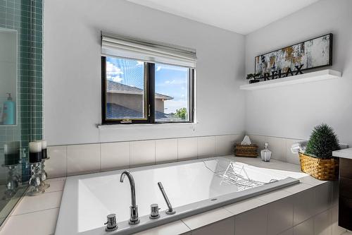 19-1651 Valleyview Drive, Kamloops, BC - Indoor Photo Showing Bathroom