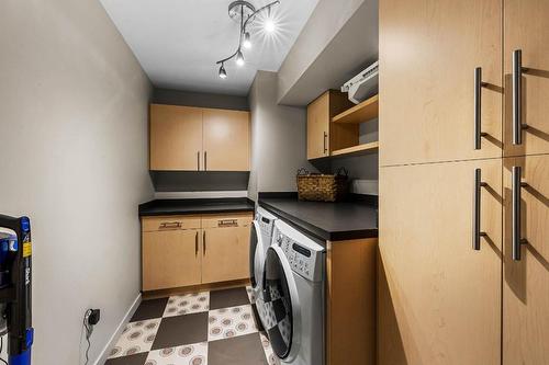 19-1651 Valleyview Drive, Kamloops, BC - Indoor Photo Showing Laundry Room