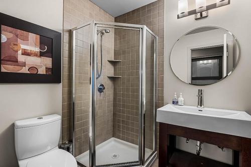 19-1651 Valleyview Drive, Kamloops, BC - Indoor Photo Showing Bathroom