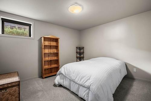 19-1651 Valleyview Drive, Kamloops, BC - Indoor Photo Showing Bedroom