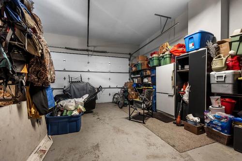 19-1651 Valleyview Drive, Kamloops, BC - Indoor Photo Showing Garage