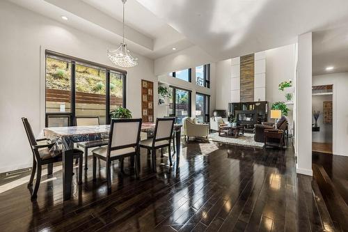 19-1651 Valleyview Drive, Kamloops, BC - Indoor Photo Showing Dining Room