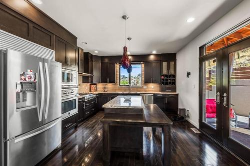 19-1651 Valleyview Drive, Kamloops, BC - Indoor Photo Showing Kitchen With Upgraded Kitchen