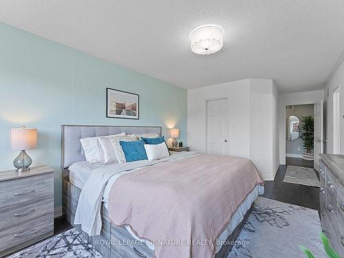 130 Bonspiel Dr, Toronto, ON - Indoor Photo Showing Bedroom