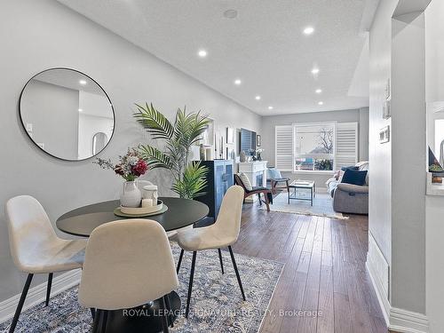 130 Bonspiel Dr, Toronto, ON - Indoor Photo Showing Dining Room