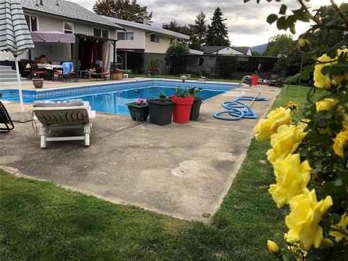 1368 Bing Avenue, Kelowna, BC - Outdoor With In Ground Pool With Backyard