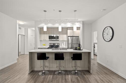 212-935 Academy Way, Kelowna, BC - Indoor Photo Showing Kitchen With Upgraded Kitchen