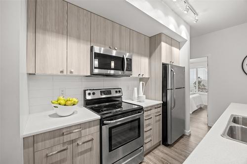 212-935 Academy Way, Kelowna, BC - Indoor Photo Showing Kitchen With Double Sink