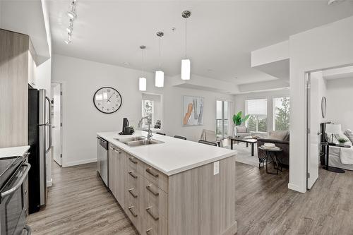 212-935 Academy Way, Kelowna, BC - Indoor Photo Showing Kitchen With Double Sink With Upgraded Kitchen