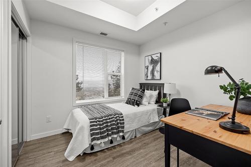 212-935 Academy Way, Kelowna, BC - Indoor Photo Showing Bedroom