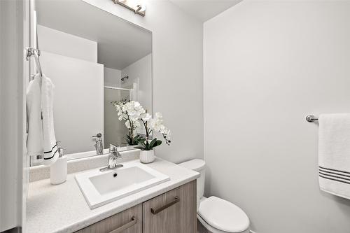 212-935 Academy Way, Kelowna, BC - Indoor Photo Showing Bathroom