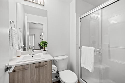 212-935 Academy Way, Kelowna, BC - Indoor Photo Showing Bathroom