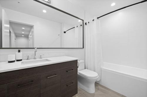 401-1191 Sunset Drive, Kelowna, BC - Indoor Photo Showing Bathroom