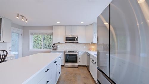 2838 Summerview Place, West Kelowna, BC - Indoor Photo Showing Kitchen With Stainless Steel Kitchen