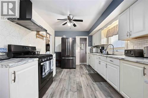 1000 Meighen Crescent, Sarnia, ON - Indoor Photo Showing Kitchen