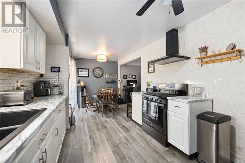 1000 Meighen Crescent, Sarnia, ON - Indoor Photo Showing Kitchen With Upgraded Kitchen