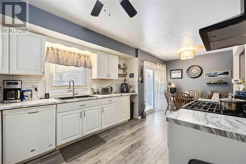 1000 Meighen Crescent, Sarnia, ON - Indoor Photo Showing Kitchen