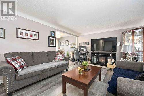 1000 Meighen Crescent, Sarnia, ON - Indoor Photo Showing Living Room