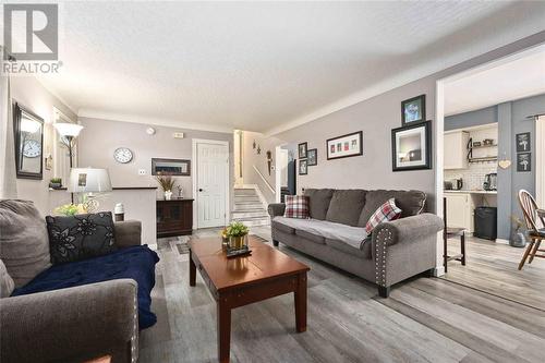 1000 Meighen Crescent, Sarnia, ON - Indoor Photo Showing Living Room