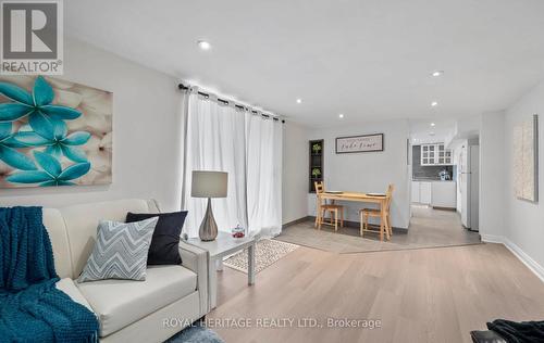 82 Springdale Crescent, Oshawa (Donevan), ON - Indoor Photo Showing Living Room