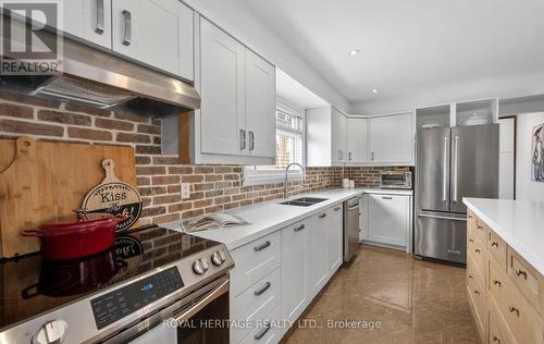 82 Springdale Crescent, Oshawa (Donevan), ON - Indoor Photo Showing Kitchen With Stainless Steel Kitchen With Double Sink With Upgraded Kitchen