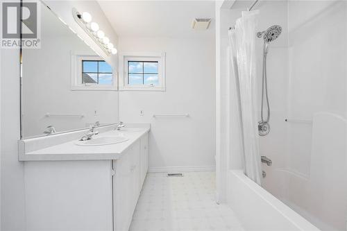 3061 Maidstone Crescent, Sarnia, ON - Indoor Photo Showing Bathroom