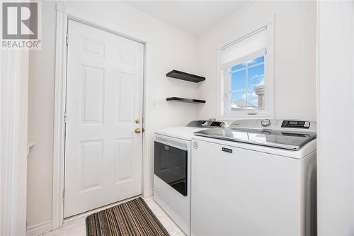 3061 Maidstone Crescent, Sarnia, ON - Indoor Photo Showing Laundry Room