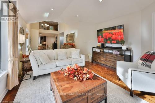 2304 Sovereign Street, Oakville, ON - Indoor Photo Showing Living Room