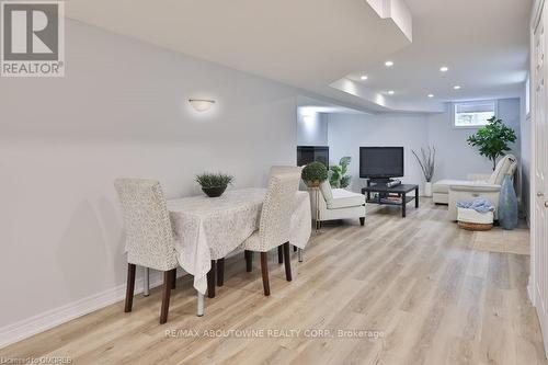 2304 Sovereign Street, Oakville, ON - Indoor Photo Showing Dining Room